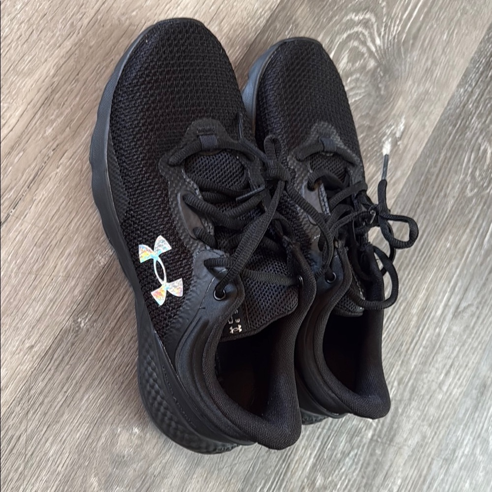 Under Armour Black Sneakers Sleek Mesh Design